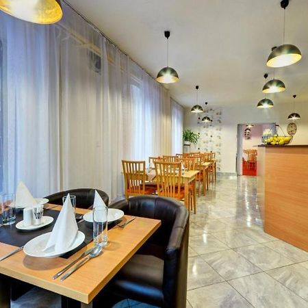 Hotel Hvezda Bruntál Buitenkant foto