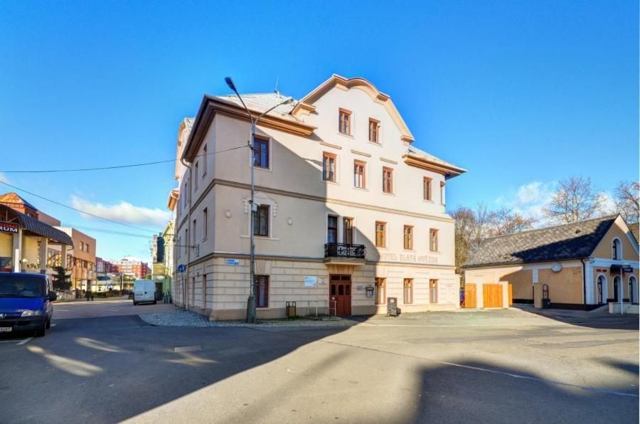Hotel Hvezda Bruntál Buitenkant foto