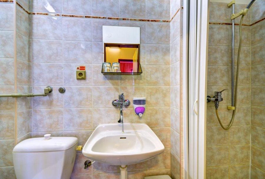Hotel Hvezda Bruntál Buitenkant foto